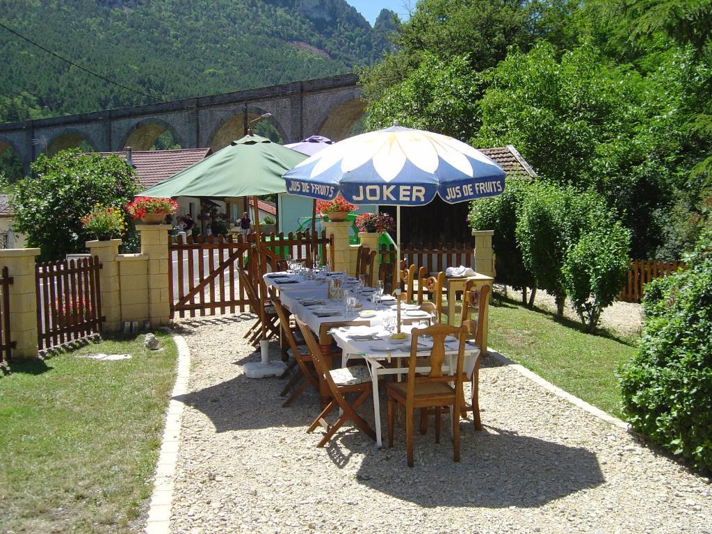 Aux Quatre Saisons Axat Bed and Breakfast Exterior foto