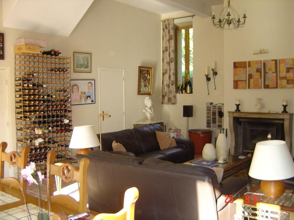 Aux Quatre Saisons Axat Bed and Breakfast Exterior foto