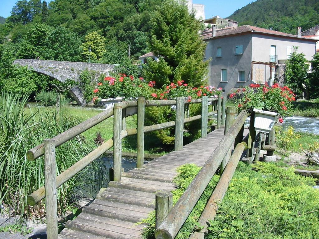 Aux Quatre Saisons Axat Bed and Breakfast Exterior foto